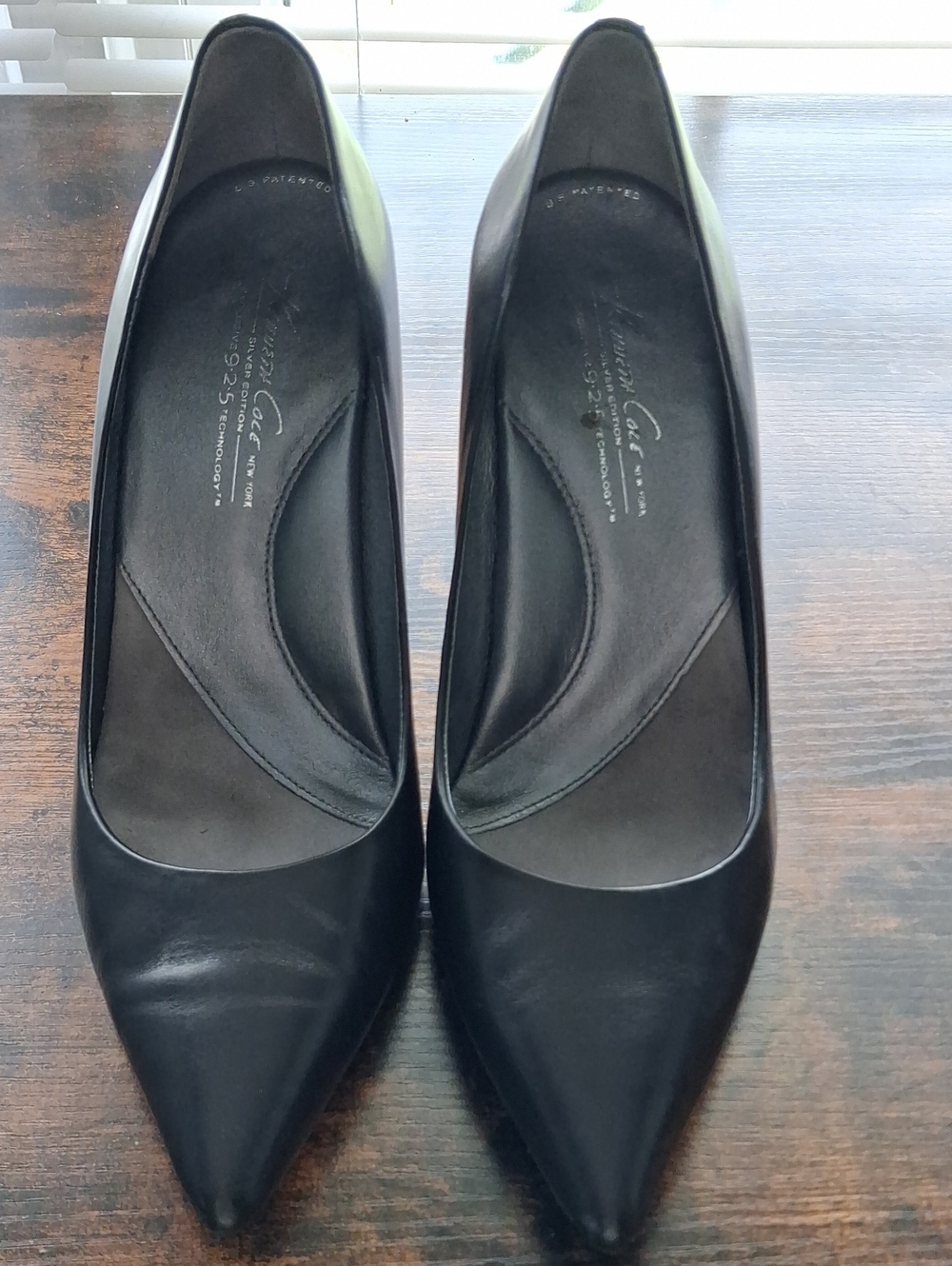 Kenneth Cole Black Pointed Leather Pumps